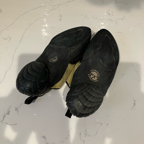 Mad Rock Hooker Velcro climbing shoe size 10 - Picture 3 of 5